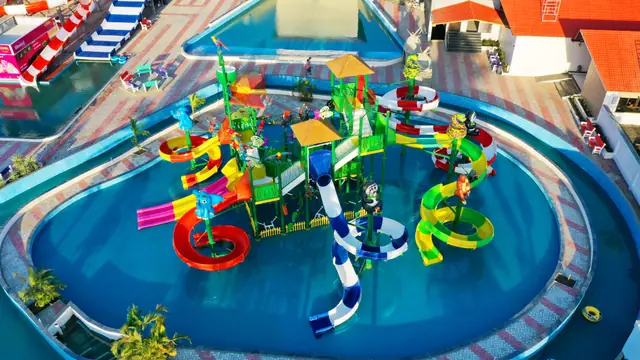 8P Water Slide — multiplay structure by Synergy