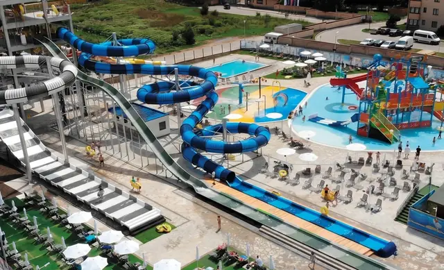 Tunnel Float — water slide by Synergy
